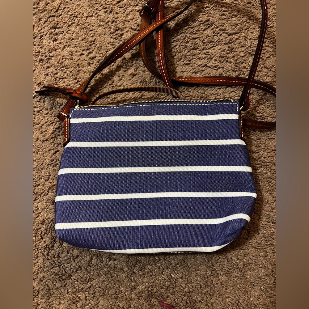 Dooney & Bourke crossbody pouchette - Picture 2 of 7